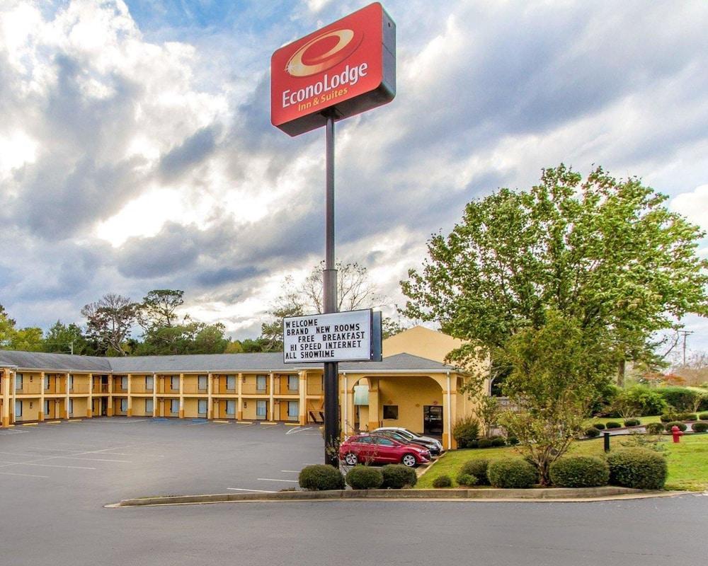 Econo Lodge Inn & Suites Evergreen Exterior photo