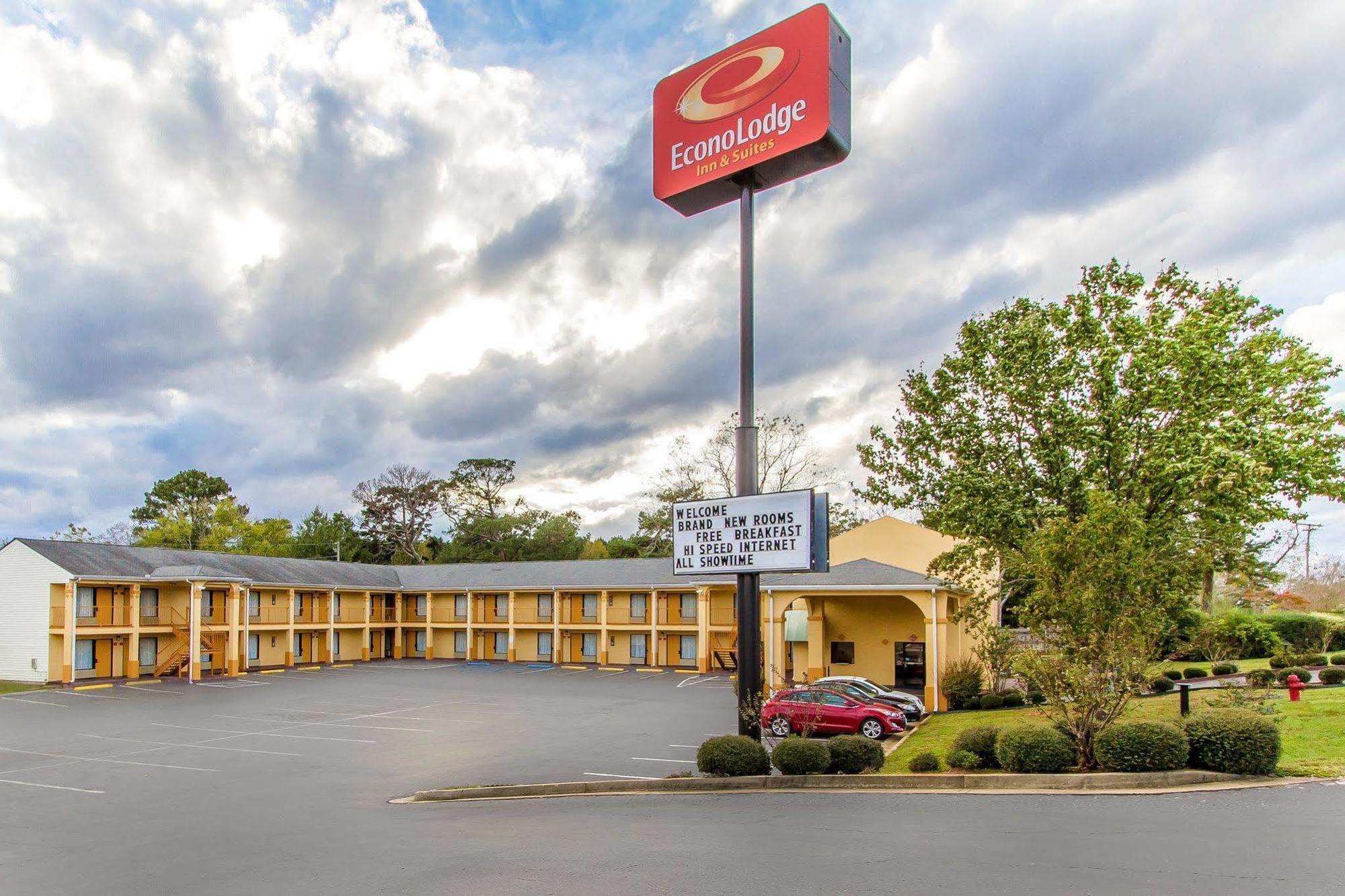 Econo Lodge Inn & Suites Evergreen Exterior photo